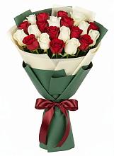 Букет Микс из красных и белых роз в Духанино