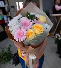 Букет цветов из:  Герберы, Розы и Хризантемы в Духанино