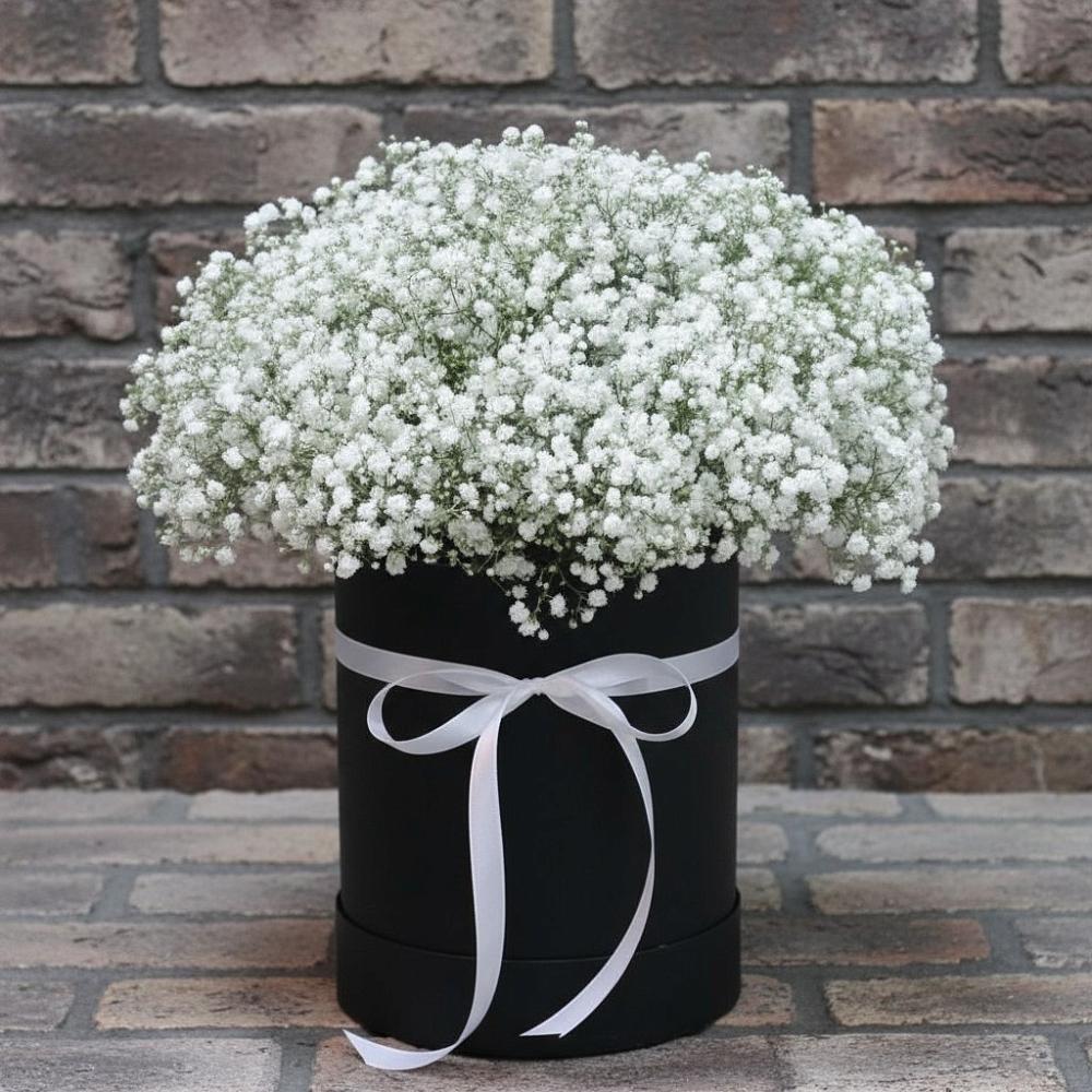 Цветочная композиция из Гипсофила в шляпной коробке в Духанино