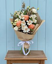 Букет цветов из:  Альстромерии, Лизиантусы, Розы и Хризантемы в Духанино