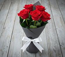 Букет 5 Красных роз Эдлесс Лав в Духанино