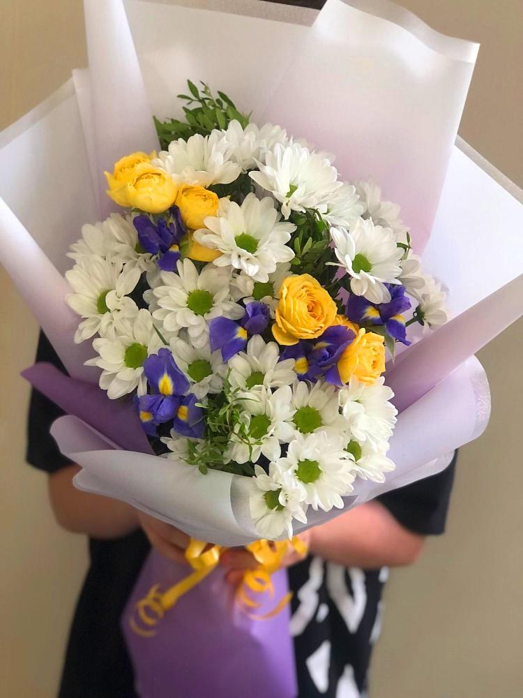 Букет цветов из: Ирисы, Хризантемы и Розы в Духанино