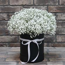 Цветочная композиция из Гипсофила в шляпной коробке в Духанино