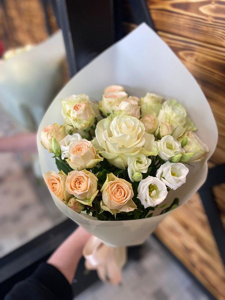 Букет цветов из: Розы и Лизиантусы в Духанино